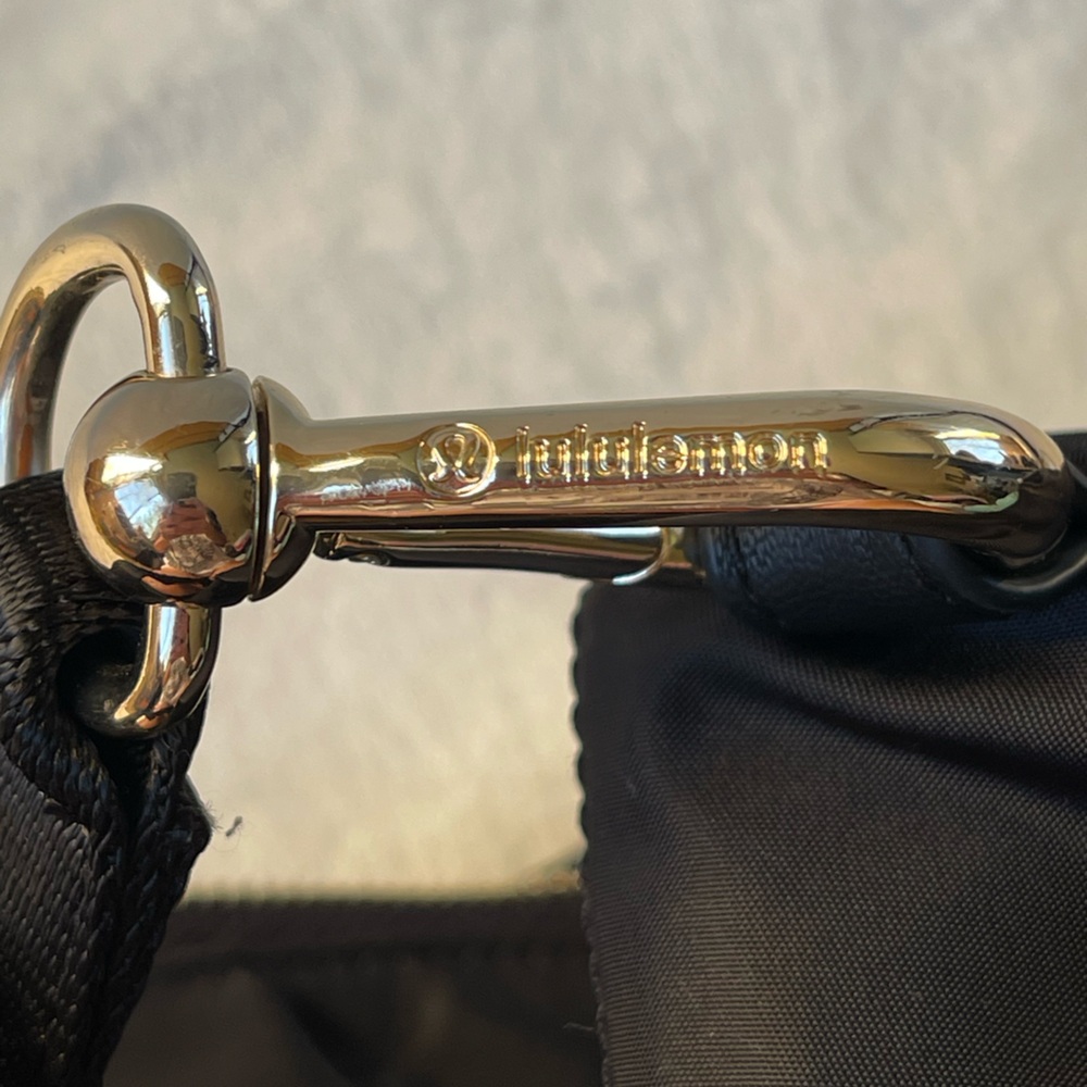 Lululemon All Night Festival Bag Vol 5L in Black /Gold - Picture 9 of 16